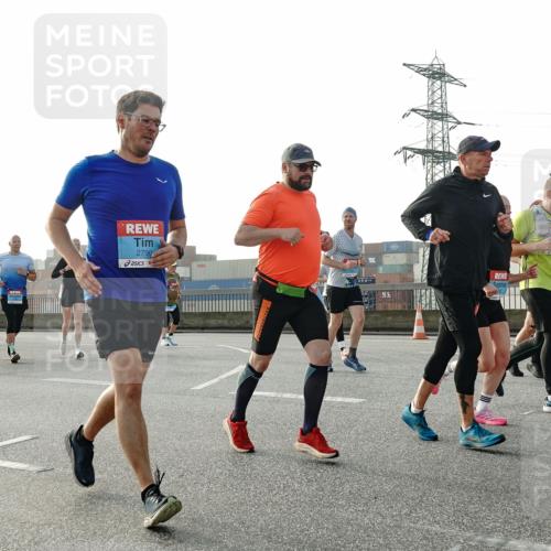 03.10.2026 - Köhlbrandbrückenlauf Michael Burmester http://msf.ph/oto/10766156 03.10.2026 09:21:22 Position 3 1001, 2790, 3 meine-sportfotos.de