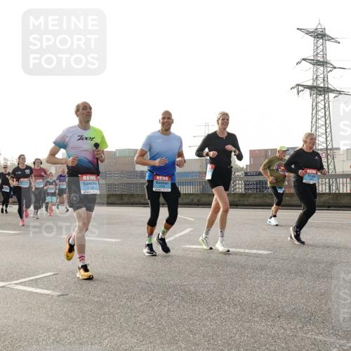 03.10.2026 - Köhlbrandbrückenlauf Michael Burmester http://msf.ph/oto/10766172 03.10.2026 09:21:25 Position 3 1001, 2152 meine-sportfotos.de
