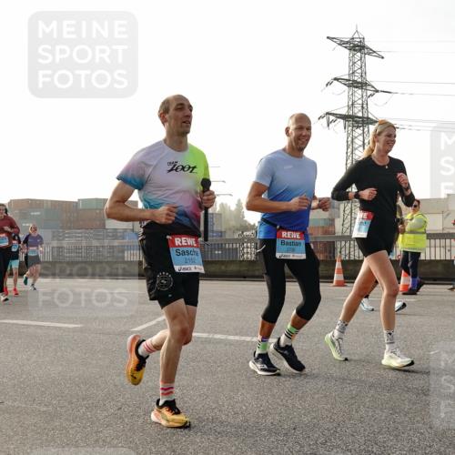 03.10.2026 - Köhlbrandbrückenlauf Michael Burmester http://msf.ph/oto/10766177 03.10.2026 09:21:26 Position 3 7001, 2152, 2730 meine-sportfotos.de