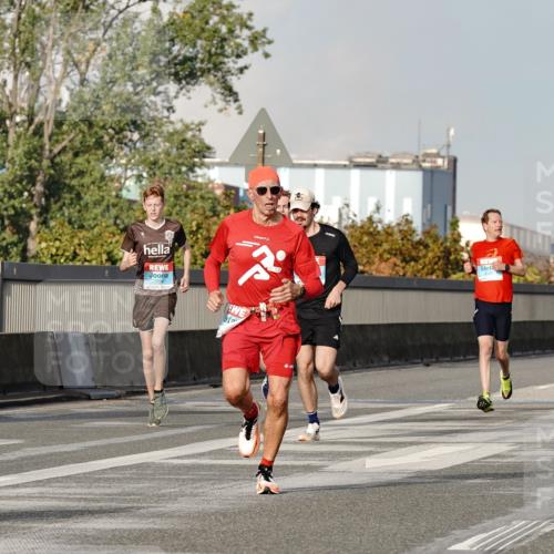 03.10.2026 - Köhlbrandbrückenlauf Michael Burmester http://msf.ph/oto/10766180 03.10.2026 09:46:09 Position 3 3, 2, 23 meine-sportfotos.de
