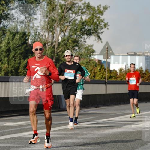 03.10.2026 - Köhlbrandbrückenlauf Michael Burmester http://msf.ph/oto/10766192 03.10.2026 09:46:11 Position 3 2137 meine-sportfotos.de