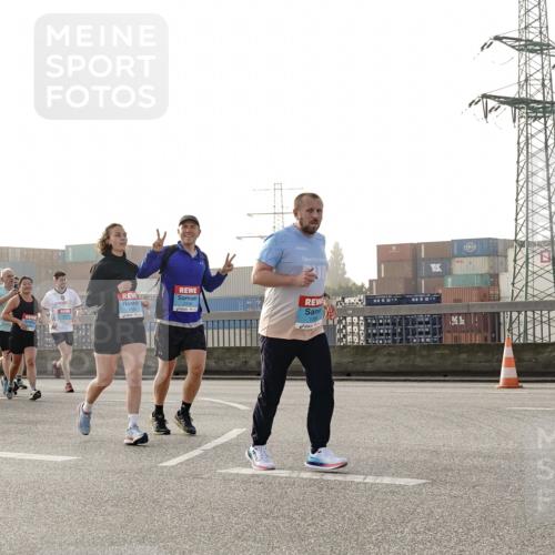 03.10.2026 - Köhlbrandbrückenlauf Michael Burmester http://msf.ph/oto/10766235 03.10.2026 09:21:35 Position 3  meine-sportfotos.de