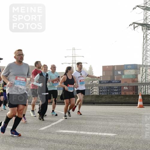 03.10.2026 - Köhlbrandbrückenlauf Michael Burmester http://msf.ph/oto/10766261 03.10.2026 09:21:38 Position 3 1978, 3168 meine-sportfotos.de
