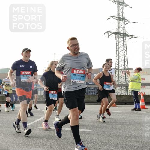03.10.2026 - Köhlbrandbrückenlauf Michael Burmester http://msf.ph/oto/10766271 03.10.2026 09:21:39 Position 3 17, 1976, 4, 1978, 1877, 3168, 1980 meine-sportfotos.de