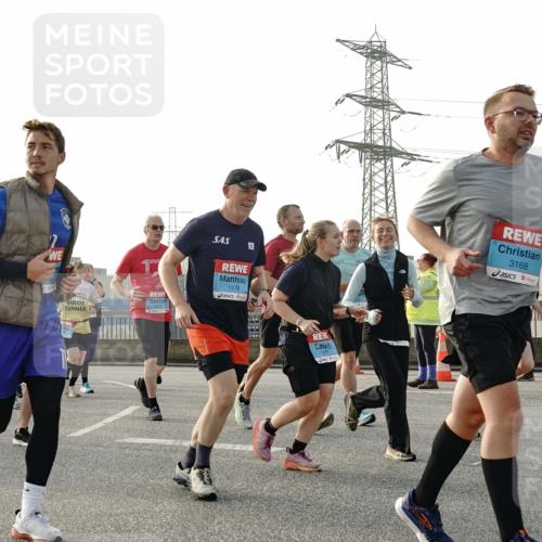 03.10.2026 - Köhlbrandbrückenlauf Michael Burmester http://msf.ph/oto/10766274 03.10.2026 09:21:40 Position 3 1978, 3, 3168 meine-sportfotos.de