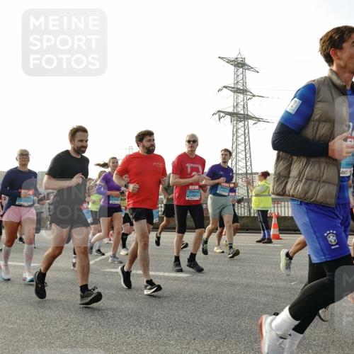 03.10.2026 - Köhlbrandbrückenlauf Michael Burmester http://msf.ph/oto/10766282 03.10.2026 09:21:41 Position 3 1976, 1978 meine-sportfotos.de