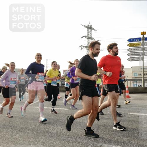 03.10.2026 - Köhlbrandbrückenlauf Michael Burmester http://msf.ph/oto/10766288 03.10.2026 09:21:41 Position 3 2801, 3031, 3 meine-sportfotos.de