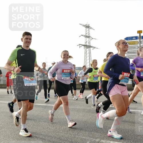 03.10.2026 - Köhlbrandbrückenlauf Michael Burmester http://msf.ph/oto/10766300 03.10.2026 09:21:42 Position 3 2031, 3172, 2801, 303, 2900 meine-sportfotos.de