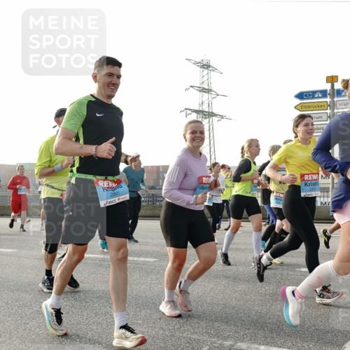03.10.2026 - Köhlbrandbrückenlauf Michael Burmester http://msf.ph/oto/10766304 03.10.2026 09:21:43 Position 3 2801, 2870, 3161, 3031 meine-sportfotos.de
