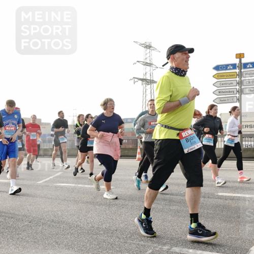 03.10.2026 - Köhlbrandbrückenlauf Michael Burmester http://msf.ph/oto/10766314 03.10.2026 09:21:43 Position 3 2831, 3038, 3 meine-sportfotos.de