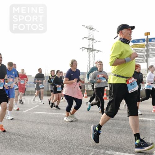 03.10.2026 - Köhlbrandbrückenlauf Michael Burmester http://msf.ph/oto/10766317 03.10.2026 09:21:43 Position 3 2831, 3172, 3, 3038 meine-sportfotos.de