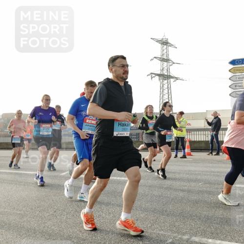 03.10.2026 - Köhlbrandbrückenlauf Michael Burmester http://msf.ph/oto/10766325 03.10.2026 09:21:44 Position 3 0, 3379, 2831, 3172 meine-sportfotos.de