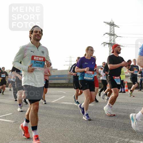 03.10.2026 - Köhlbrandbrückenlauf Michael Burmester http://msf.ph/oto/10766333 03.10.2026 09:21:45 Position 3 3379, 3039, 3172 meine-sportfotos.de