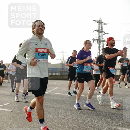 03.10.2026 - Köhlbrandbrückenlauf Michael Burmester http://msf.ph/oto/10766335 03.10.2026 09:21:45 Position 3 3379, 3039, 3172 meine-sportfotos.de