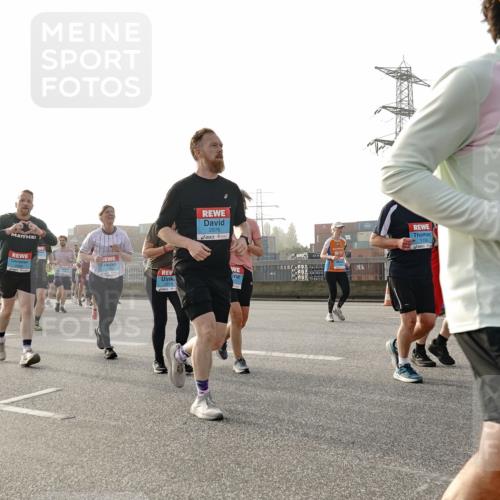 03.10.2026 - Köhlbrandbrückenlauf Michael Burmester http://msf.ph/oto/10766337 03.10.2026 09:21:46 Position 3 2876, 1756, 3379, 3039 meine-sportfotos.de