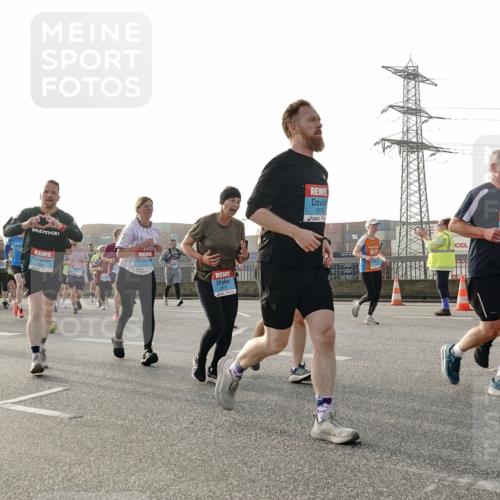 03.10.2026 - Köhlbrandbrückenlauf Michael Burmester http://msf.ph/oto/10766343 03.10.2026 09:21:46 Position 3 2066, 2876, 1756, 3 meine-sportfotos.de