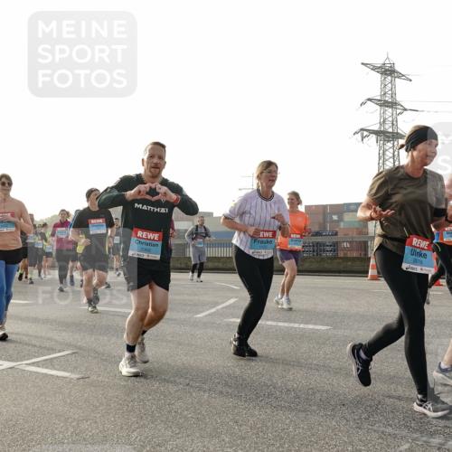 03.10.2026 - Köhlbrandbrückenlauf Michael Burmester http://msf.ph/oto/10766355 03.10.2026 09:21:47 Position 3 2066, 2978, 3192 meine-sportfotos.de
