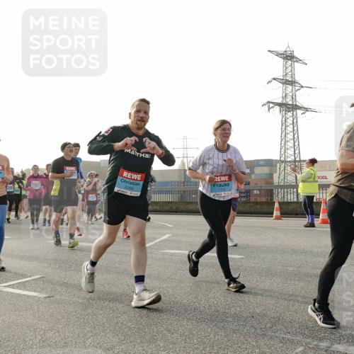03.10.2026 - Köhlbrandbrückenlauf Michael Burmester http://msf.ph/oto/10766359 03.10.2026 09:21:47 Position 3 1153, 2066, 3192, 2978 meine-sportfotos.de