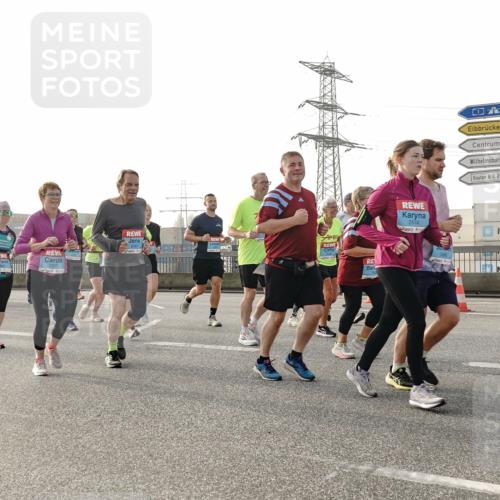 03.10.2026 - Köhlbrandbrückenlauf Michael Burmester http://msf.ph/oto/10766397 03.10.2026 09:21:51 Position 3 3, 2474 meine-sportfotos.de