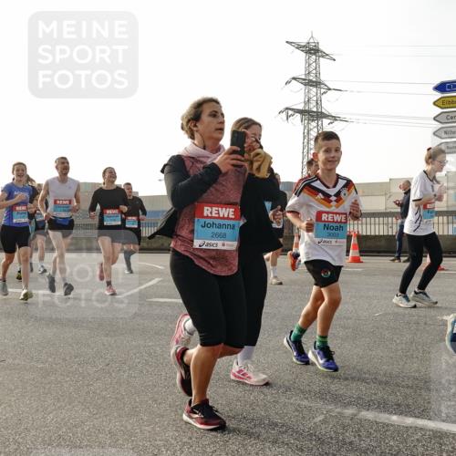 03.10.2026 - Köhlbrandbrückenlauf Michael Burmester http://msf.ph/oto/10766409 03.10.2026 09:21:54 Position 3 2668, 3003, 3 meine-sportfotos.de