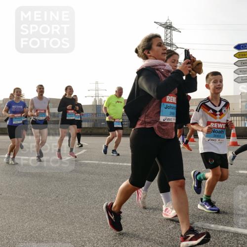 03.10.2026 - Köhlbrandbrückenlauf Michael Burmester http://msf.ph/oto/10766413 03.10.2026 09:21:54 Position 3 2668, 3003, 3 meine-sportfotos.de