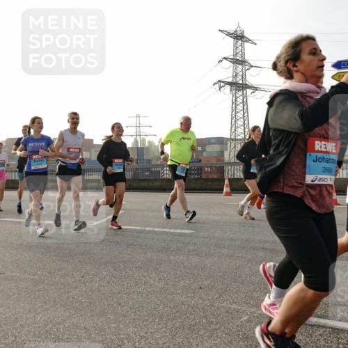 03.10.2026 - Köhlbrandbrückenlauf Michael Burmester http://msf.ph/oto/10766417 03.10.2026 09:21:55 Position 3 1, 2668, 3003 meine-sportfotos.de