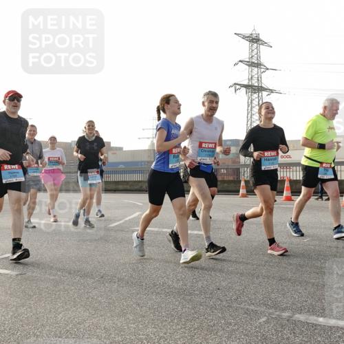 03.10.2026 - Köhlbrandbrückenlauf Michael Burmester http://msf.ph/oto/10766425 03.10.2026 09:21:56 Position 3 3788, 1136, 1135 meine-sportfotos.de