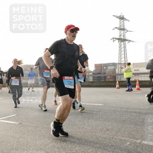 03.10.2026 - Köhlbrandbrückenlauf Michael Burmester http://msf.ph/oto/10766432 03.10.2026 09:21:57 Position 3 3728, 3788, 3 meine-sportfotos.de