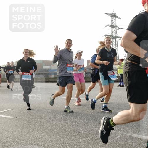 03.10.2026 - Köhlbrandbrückenlauf Michael Burmester http://msf.ph/oto/10766436 03.10.2026 09:21:57 Position 3 3728, 2818, 3788, 3 meine-sportfotos.de