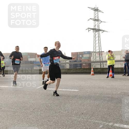 03.10.2026 - Köhlbrandbrückenlauf Michael Burmester http://msf.ph/oto/10766455 03.10.2026 09:21:59 Position 3 1401, 3 meine-sportfotos.de