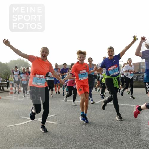 03.10.2026 - Köhlbrandbrückenlauf Michael Burmester http://msf.ph/oto/10766543 03.10.2026 09:22:10 Position 3 1375, 1378, 1374, 2959 meine-sportfotos.de