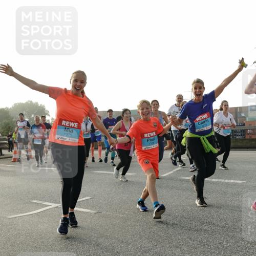 03.10.2026 - Köhlbrandbrückenlauf Michael Burmester http://msf.ph/oto/10766545 03.10.2026 09:22:10 Position 3 1374, 1378, 1375, 2953 meine-sportfotos.de