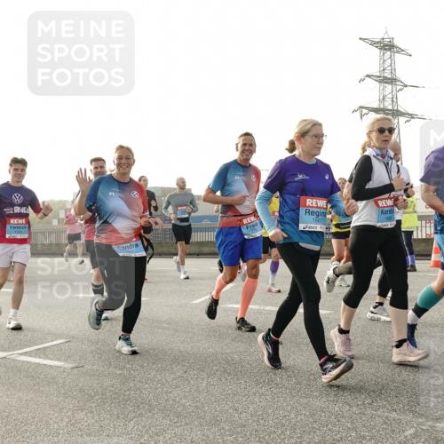 03.10.2026 - Köhlbrandbrückenlauf Michael Burmester http://msf.ph/oto/10766577 03.10.2026 09:22:13 Position 3 3855, 1667, 1668 meine-sportfotos.de
