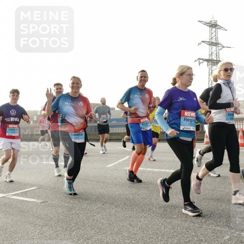03.10.2026 - Köhlbrandbrückenlauf Michael Burmester http://msf.ph/oto/10766579 03.10.2026 09:22:13 Position 3 3855, 1163, 1637, 1668, 1667 meine-sportfotos.de
