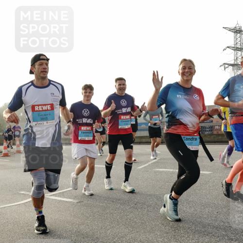 03.10.2026 - Köhlbrandbrückenlauf Michael Burmester http://msf.ph/oto/10766583 03.10.2026 09:22:14 Position 3 3855, 1163, 1162, 1637, 272 meine-sportfotos.de