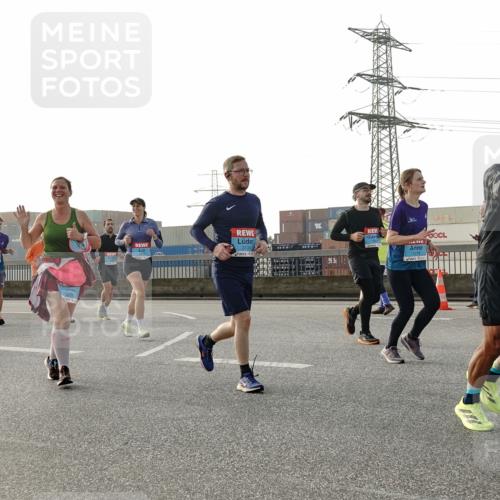 03.10.2026 - Köhlbrandbrückenlauf Michael Burmester http://msf.ph/oto/10766651 03.10.2026 09:22:23 Position 3 3135, 3555, 3 meine-sportfotos.de