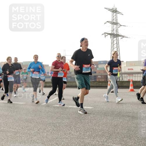 03.10.2026 - Köhlbrandbrückenlauf Michael Burmester http://msf.ph/oto/10766722 03.10.2026 09:22:31 Position 3 1957, 1107, 3 meine-sportfotos.de