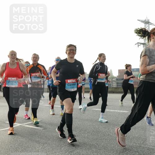 03.10.2026 - Köhlbrandbrückenlauf Michael Burmester http://msf.ph/oto/10766758 03.10.2026 09:22:34 Position 3 1602, 1348, 1386 meine-sportfotos.de