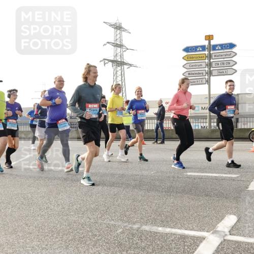 03.10.2026 - Köhlbrandbrückenlauf Michael Burmester http://msf.ph/oto/10766792 03.10.2026 09:22:44 Position 3 1408, 1406, 1743, 3 meine-sportfotos.de