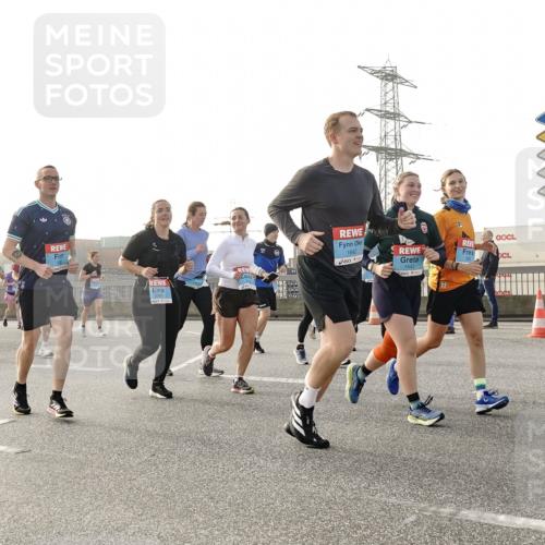 03.10.2026 - Köhlbrandbrückenlauf Michael Burmester http://msf.ph/oto/10766818 03.10.2026 09:22:47 Position 3 1642, 1643 meine-sportfotos.de