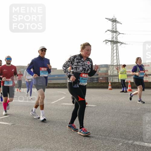 03.10.2026 - Köhlbrandbrückenlauf Michael Burmester http://msf.ph/oto/10766879 03.10.2026 09:22:55 Position 3 1974, 2894, 26, 3 meine-sportfotos.de