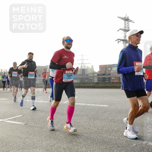 03.10.2026 - Köhlbrandbrückenlauf Michael Burmester http://msf.ph/oto/10766887 03.10.2026 09:22:56 Position 3 1974, 3 meine-sportfotos.de