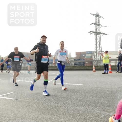 03.10.2026 - Köhlbrandbrückenlauf Michael Burmester http://msf.ph/oto/10766893 03.10.2026 09:22:57 Position 3 1, 1017, 19 meine-sportfotos.de