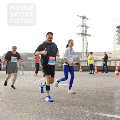 03.10.2026 - Köhlbrandbrückenlauf Michael Burmester http://msf.ph/oto/10766901 03.10.2026 09:22:57 Position 3 1016, 3215, 1017 meine-sportfotos.de
