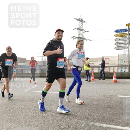 03.10.2026 - Köhlbrandbrückenlauf Michael Burmester http://msf.ph/oto/10766904 03.10.2026 09:22:58 Position 3 1017, 3215, 1016, 3 meine-sportfotos.de