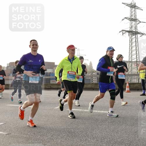 03.10.2026 - Köhlbrandbrückenlauf Michael Burmester http://msf.ph/oto/10766924 03.10.2026 09:23:02 Position 3 3099, 3116, 2711 meine-sportfotos.de