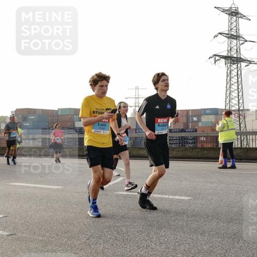 03.10.2026 - Köhlbrandbrückenlauf Michael Burmester http://msf.ph/oto/10766989 03.10.2026 09:23:13 Position 3 3586, 3517 meine-sportfotos.de