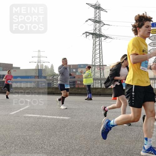 03.10.2026 - Köhlbrandbrückenlauf Michael Burmester http://msf.ph/oto/10766994 03.10.2026 09:23:14 Position 3 3, 7, 358, 3517 meine-sportfotos.de