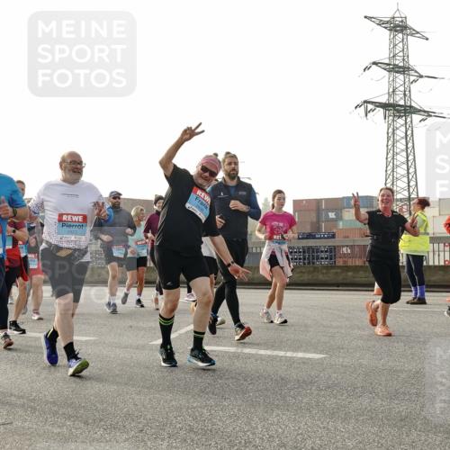 03.10.2026 - Köhlbrandbrückenlauf Michael Burmester http://msf.ph/oto/10767053 03.10.2026 09:23:23 Position 3 1708, 3350, 2823 meine-sportfotos.de