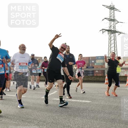 03.10.2026 - Köhlbrandbrückenlauf Michael Burmester http://msf.ph/oto/10767055 03.10.2026 09:23:23 Position 3 1708, 3350, 2823 meine-sportfotos.de